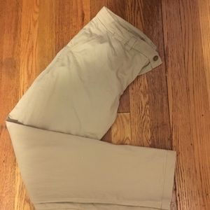 Gap. Women’s khaki. Size 6